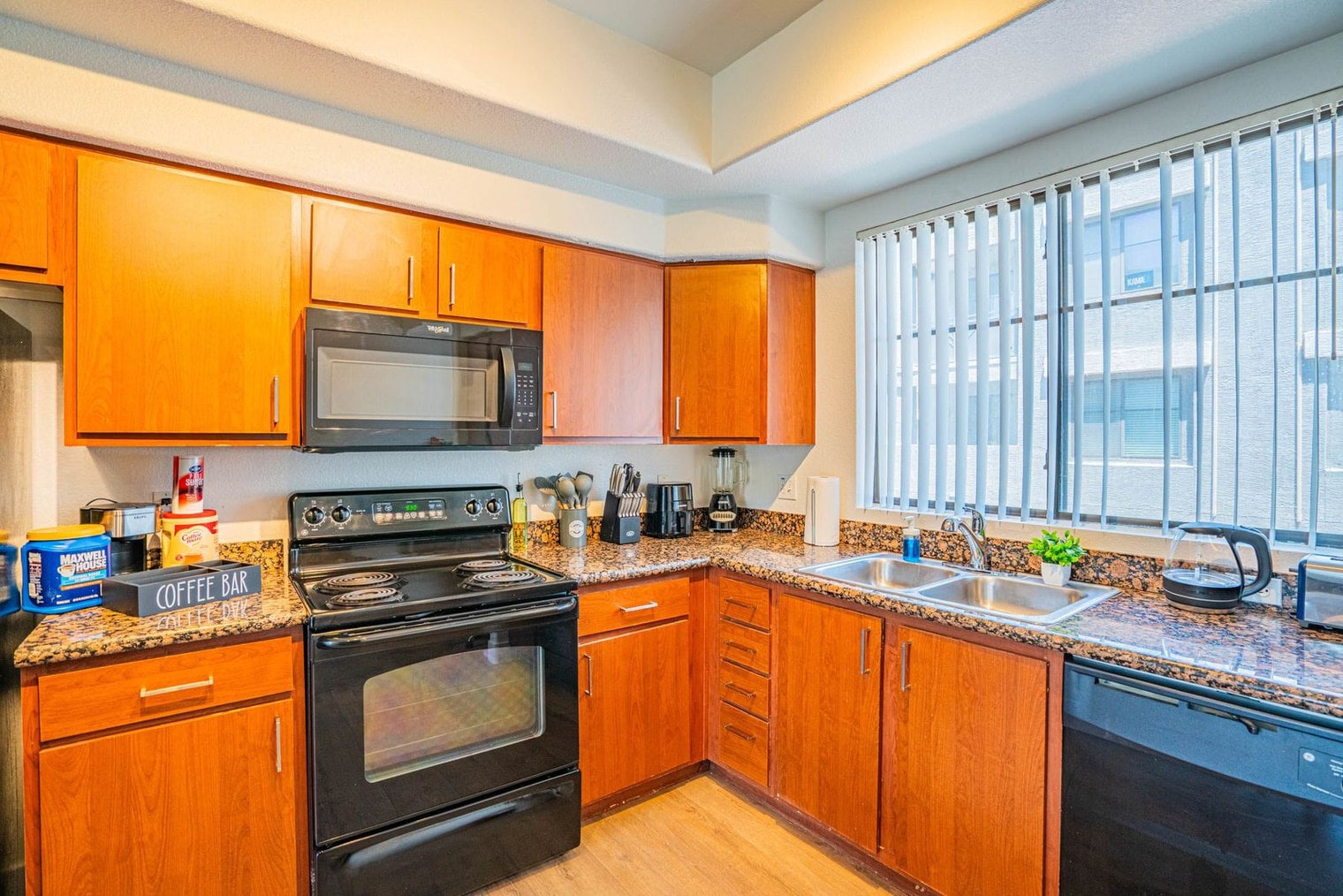 Building Photo - 6610 N 93rd Ave