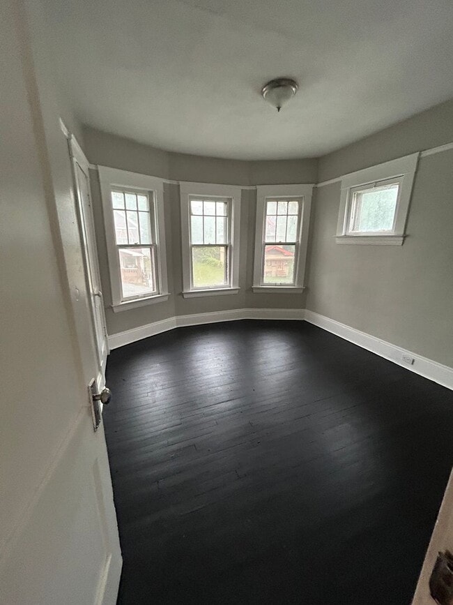 Building Photo - Coming Soon! Section 8 Accepted! Renovatio...