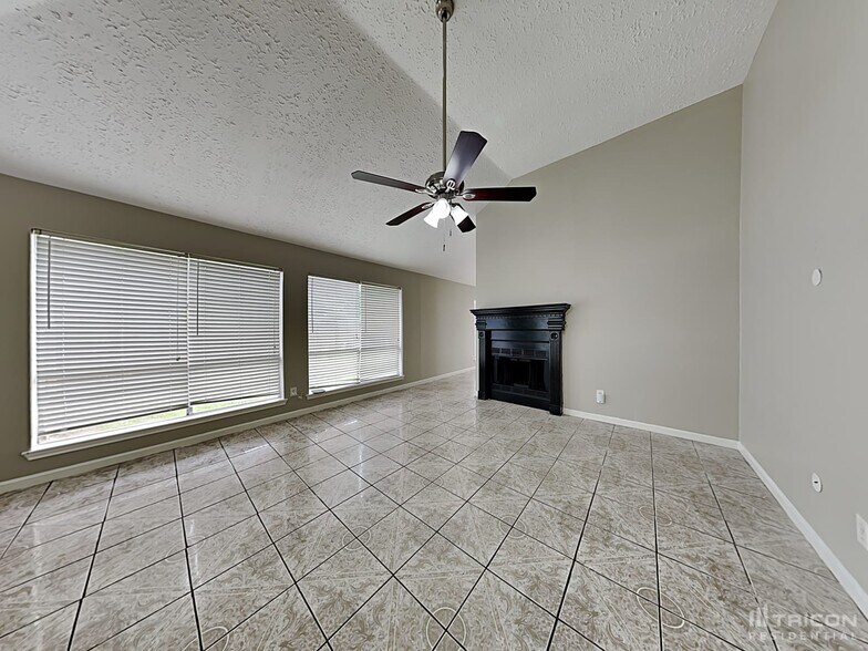 Building Photo - 8711 Croteau Dr