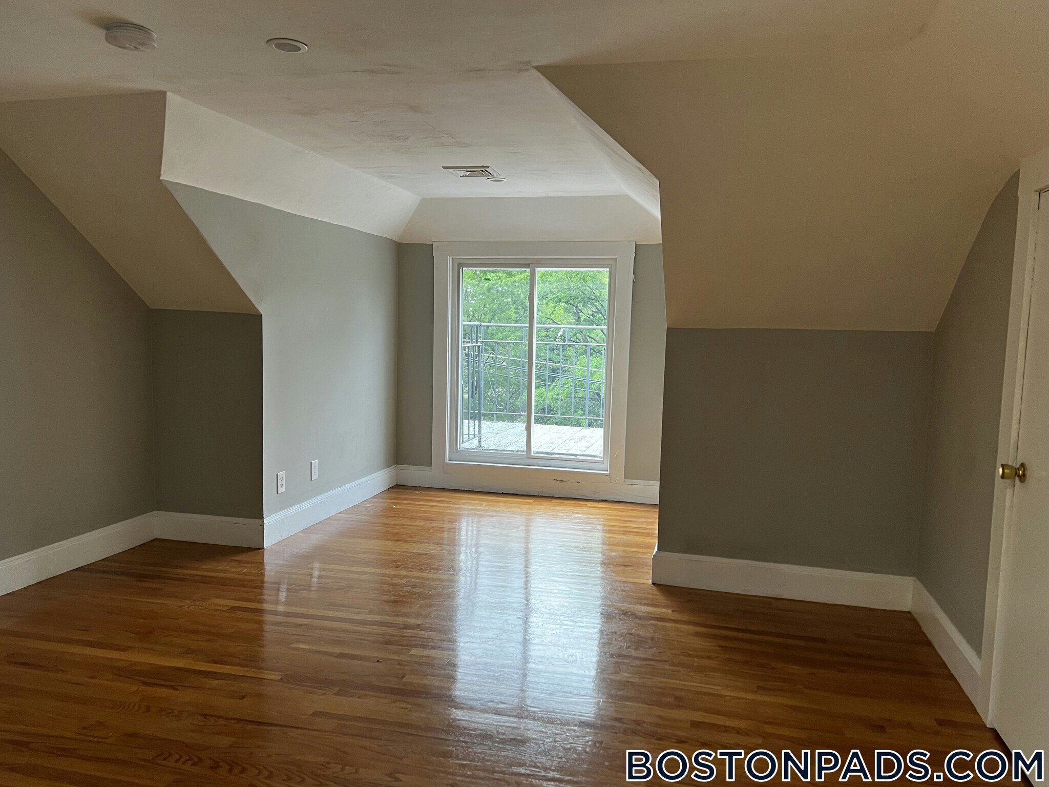 Building Photo - 152 Winchester St