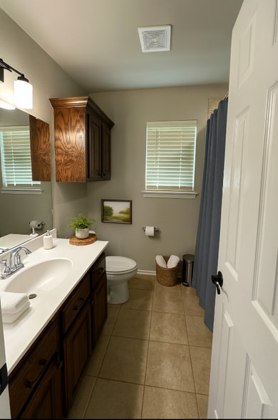 Building Photo - 705 Bobcat Trl