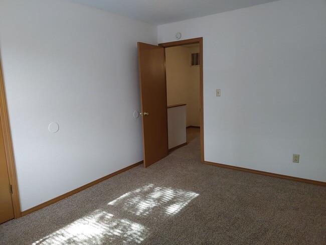 Building Photo - 3026 Mimosa St