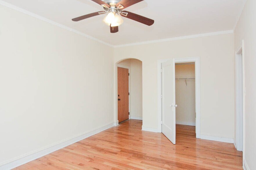 Building Photo - 4856 N Damen Ave