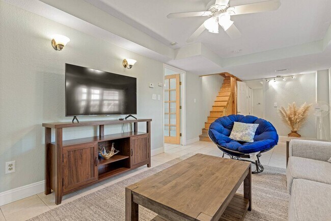 Building Photo - 909 Indian Dr