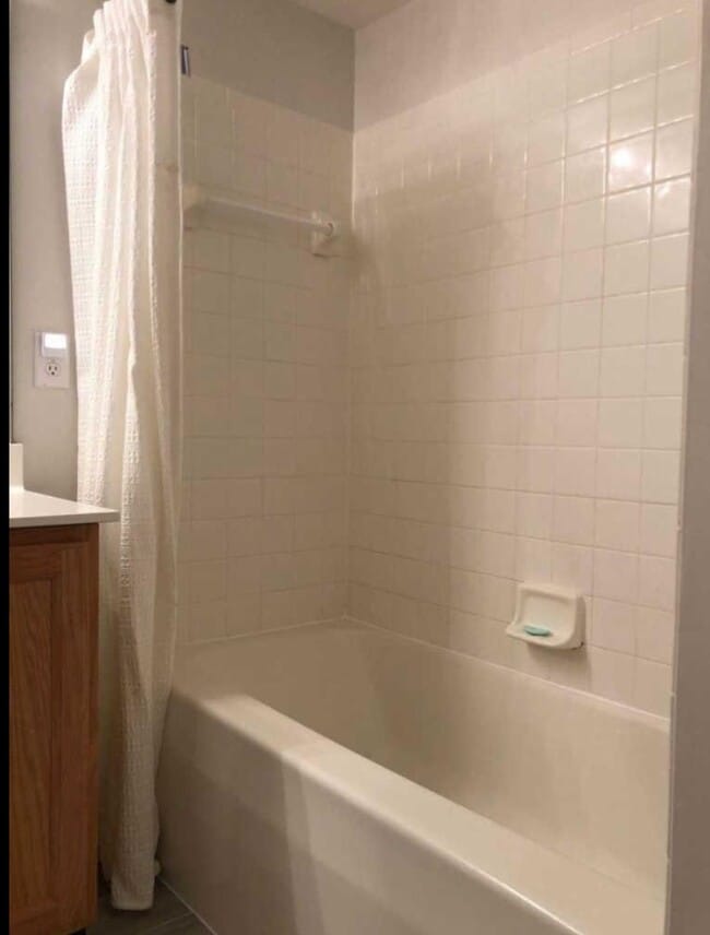 Building Photo - 4175 E Village Dr