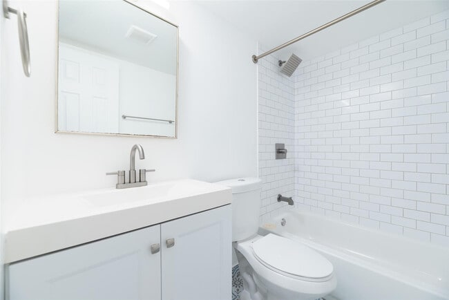 Building Photo - 1401 NE 17th Ct