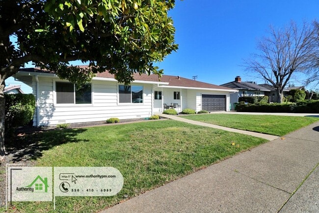 Primary Photo - 1225 Manzanita Hills Ave