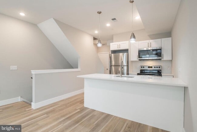 Building Photo - 2009 N Darien St