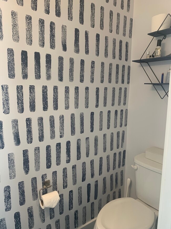 Powder room - 3606 Journal St