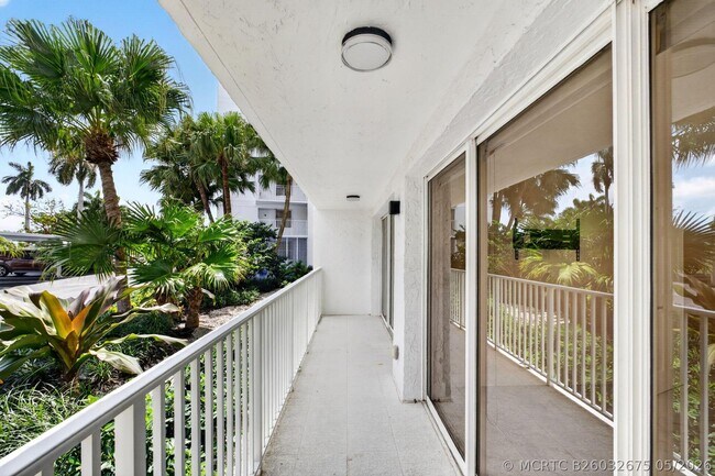 Building Photo - 3901 S Flagler Dr