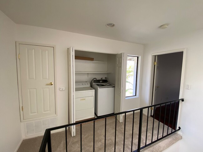 Building Photo - Spacious Condo Thousand Oaks