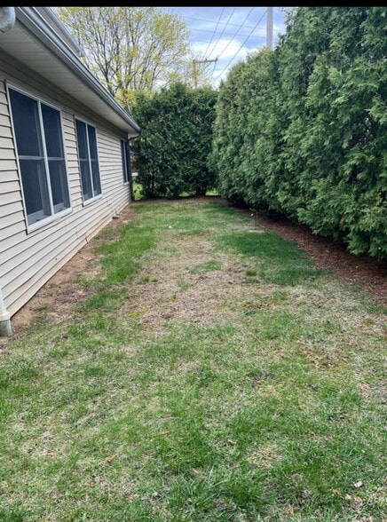37 - Backyard - 100 5th Ave