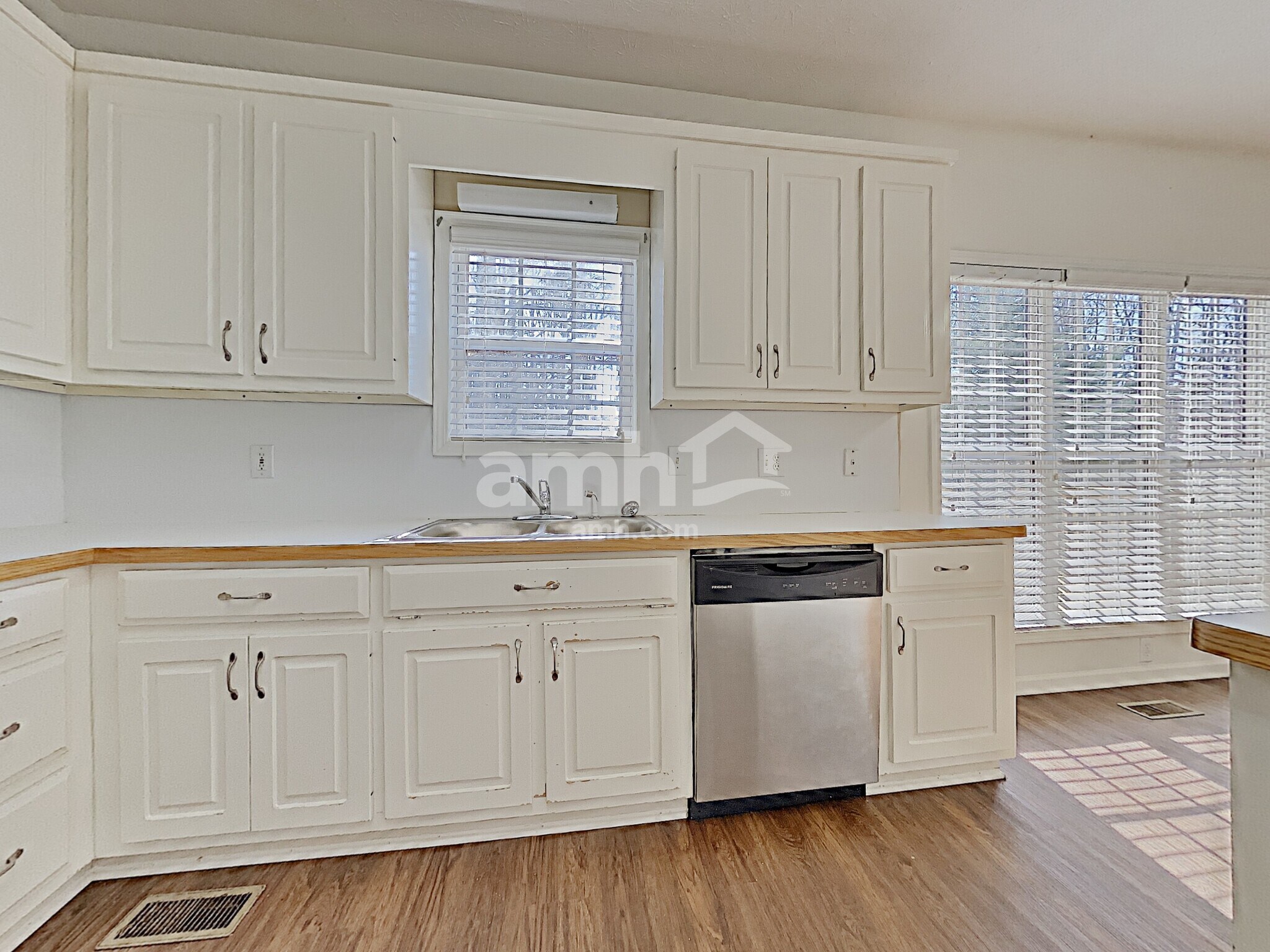 Building Photo - 1045 Fieldstone Dr