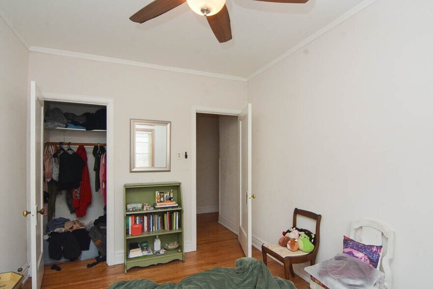 Building Photo - 1400 W Rosemont Ave