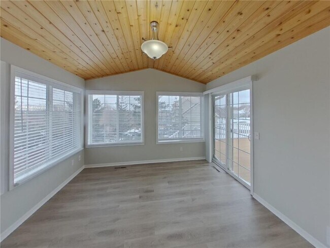 Building Photo - 21313 Independence Ave