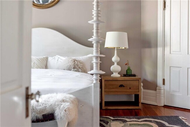 Building Photo - 383 Park Ave SE