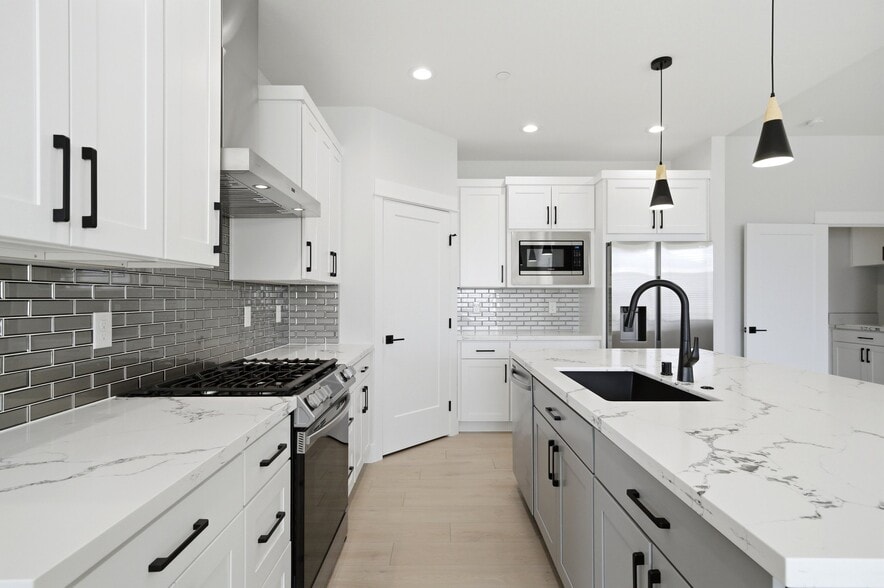 Building Photo - 2548 Casa Bella Ave