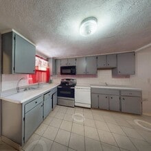 Building Photo - 50 Plymouth St