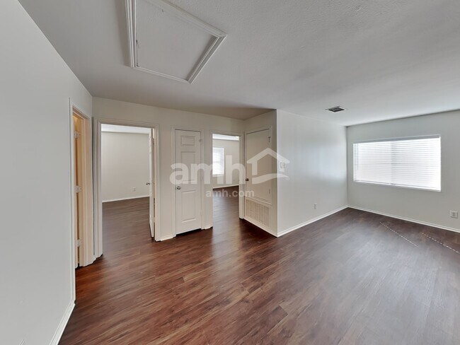 Building Photo - 3527 Canyon Maple