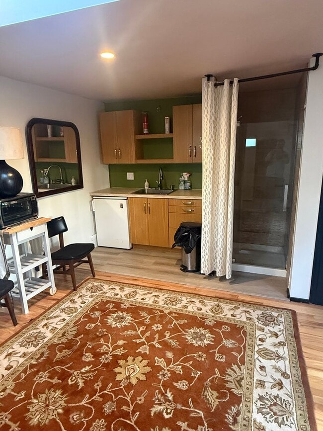 Building Photo - Better an a 3 Bedroom - 2 Bed House with a Studio