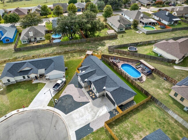 Building Photo - 108 S Thomas Cv