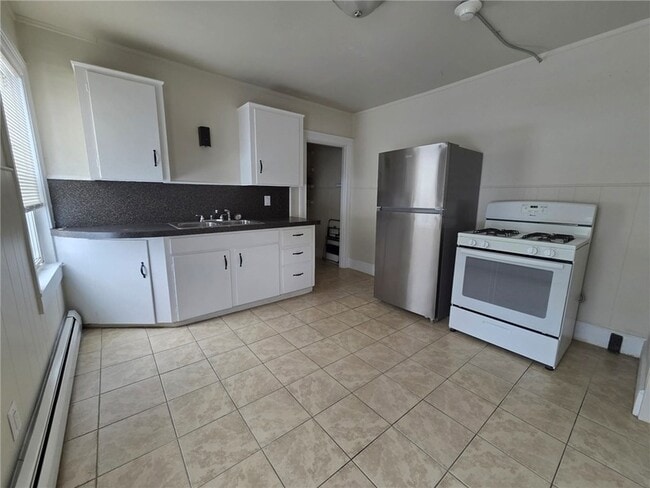 Building Photo - 292 Pleasant St