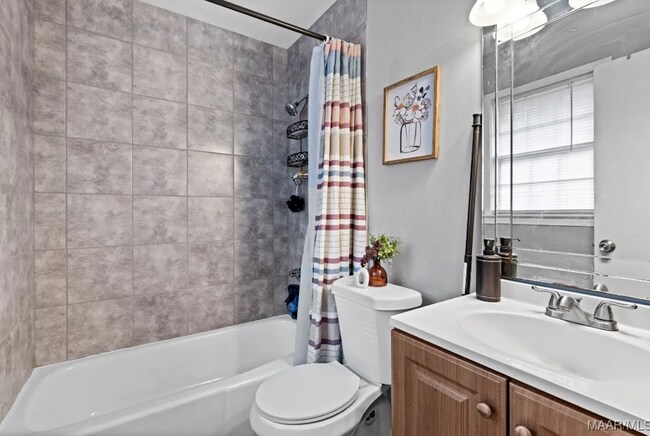 Building Photo - 1152 Woodbridge Dr