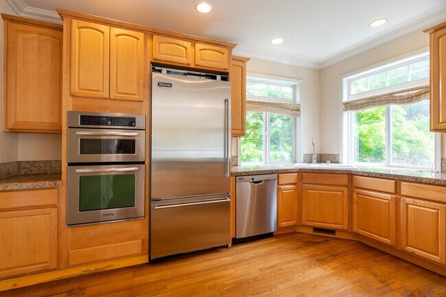 Building Photo - 1919 Fairmount Ave SW