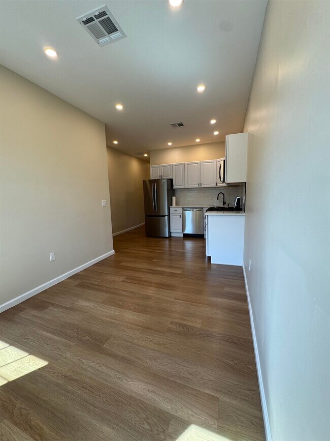 Building Photo - 628 Bramhall Ave