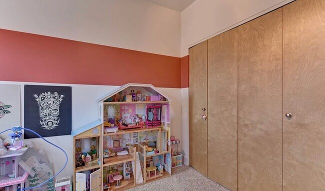 Building Photo - Luxury Downtown Condo!!