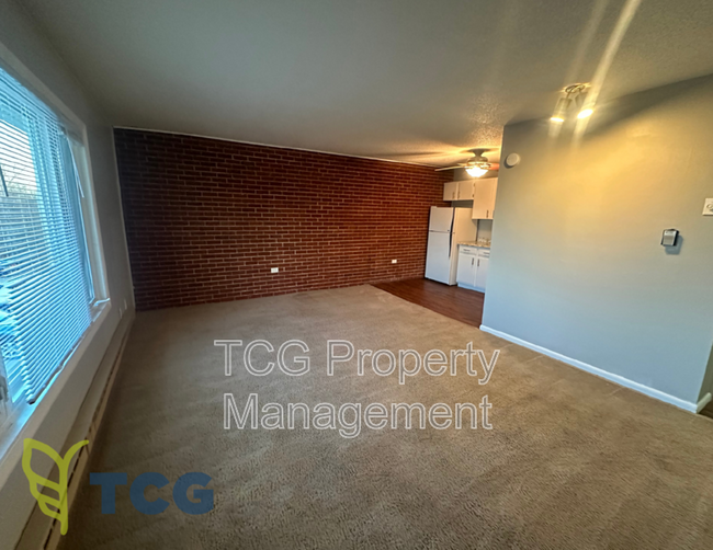 Building Photo - 445 Elm Pl