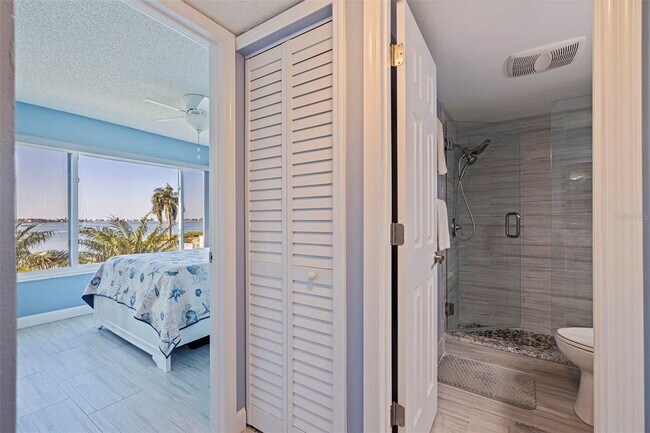 Building Photo - 6365 Bahia Del Mar Blvd S