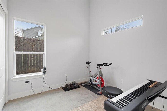 Building Photo - 1703 Perez St