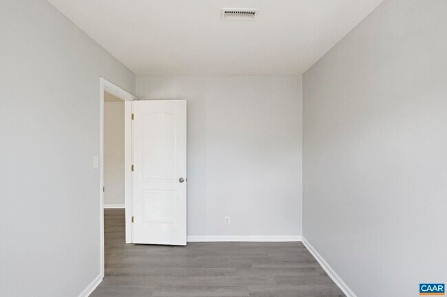 Building Photo - 1217 Villa Ln