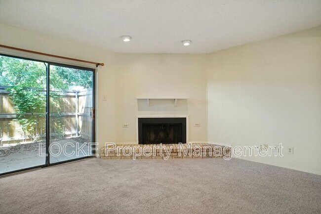 Building Photo - 4920 Byers Ave