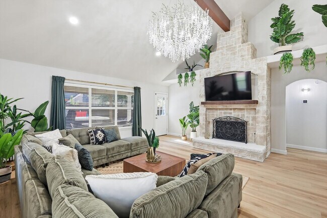 Building Photo - 2831 Rosewood Blvd