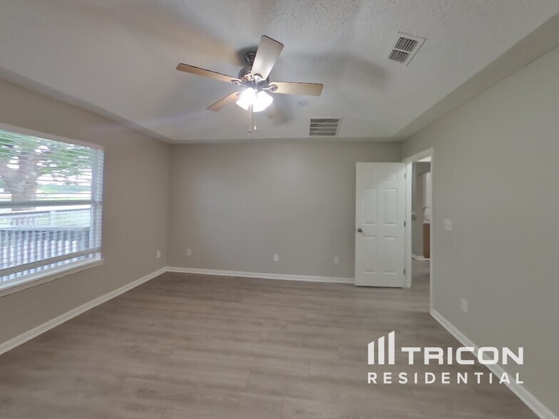 Building Photo - 11517 Rolling River Blvd