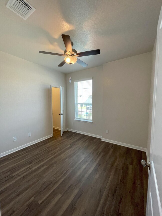 Building Photo - 1402 W Avenue H
