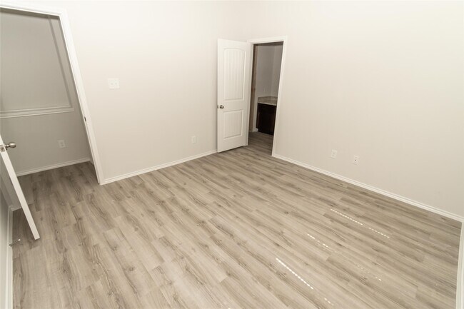 Building Photo - 5638 Hawksbury Creek Trail