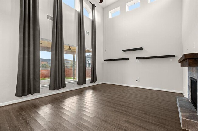 Building Photo - 327 Baretta Loop