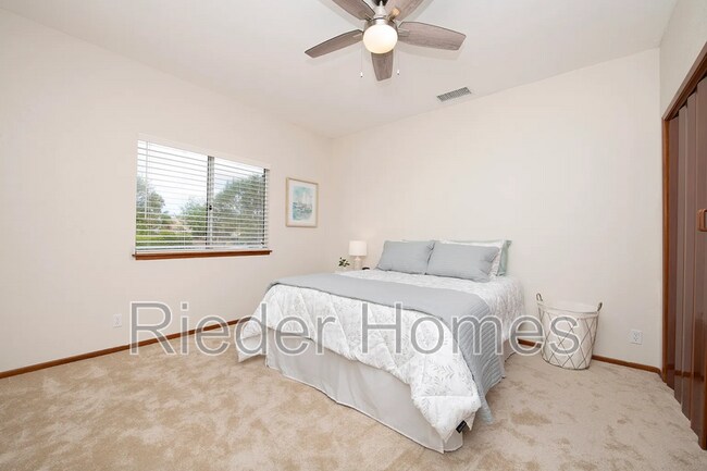 Building Photo - 1606 Hackamore Rd