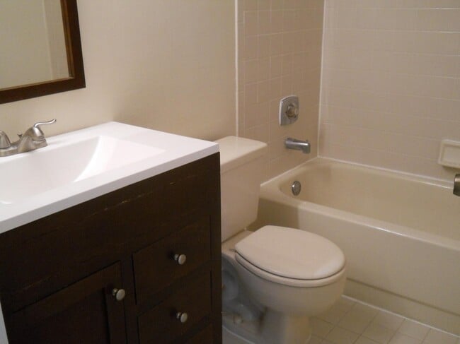 Building Photo - 3955 Village Dr