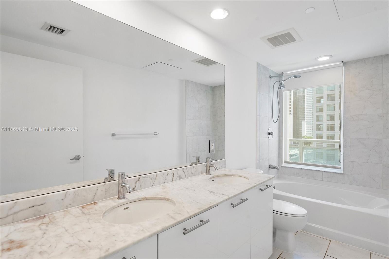 Building Photo - 951 Brickell Ave