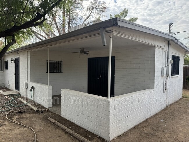 Building Photo - 3317 N Howard Blvd