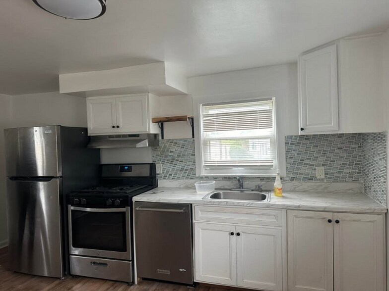 Building Photo - 83 Carpenter St