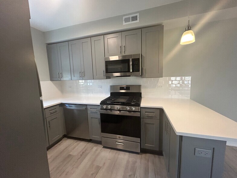 Building Photo - 1131 Oak Ave