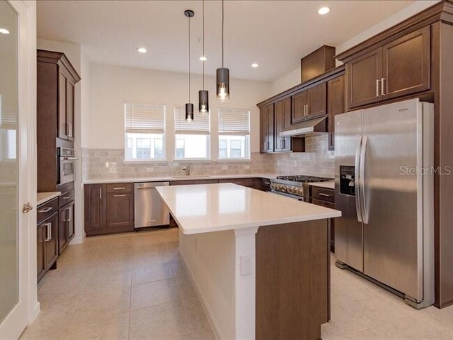 Building Photo - 2353 Brix St