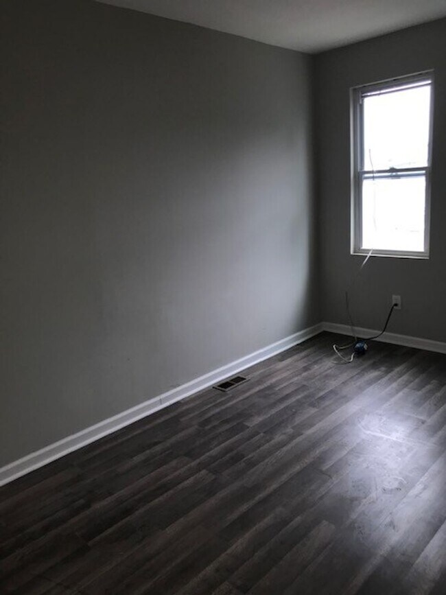 Building Photo - Large West Oak Lane home