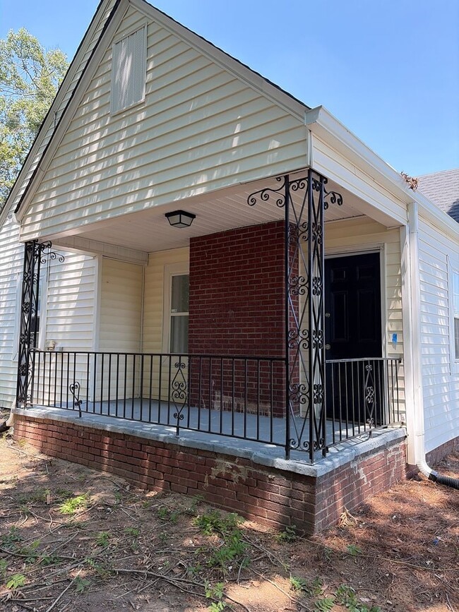 Building Photo - 2502 Druid Hills Dr NW