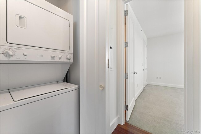 Building Photo - 175 Huguenot St